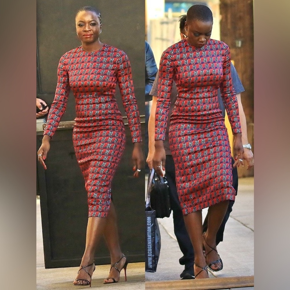 THIS DRESS IS A SHOW STOPPER 🛑 🚨 
Authentic Diane Von Furstenberg Lamé dress